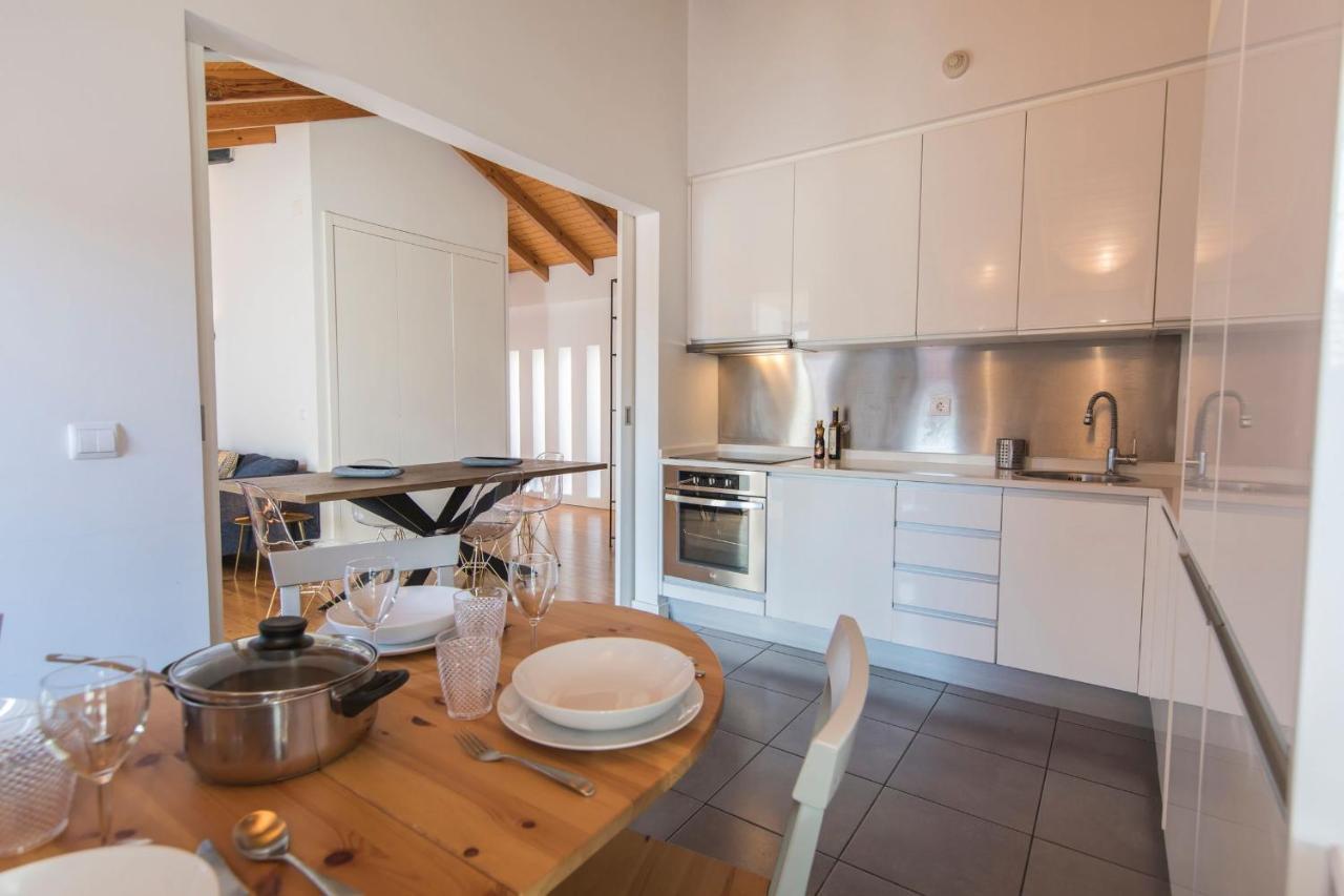 Bairro Alto Stunning Flat With Balcony By Lovelystay Lisbona Esterno foto