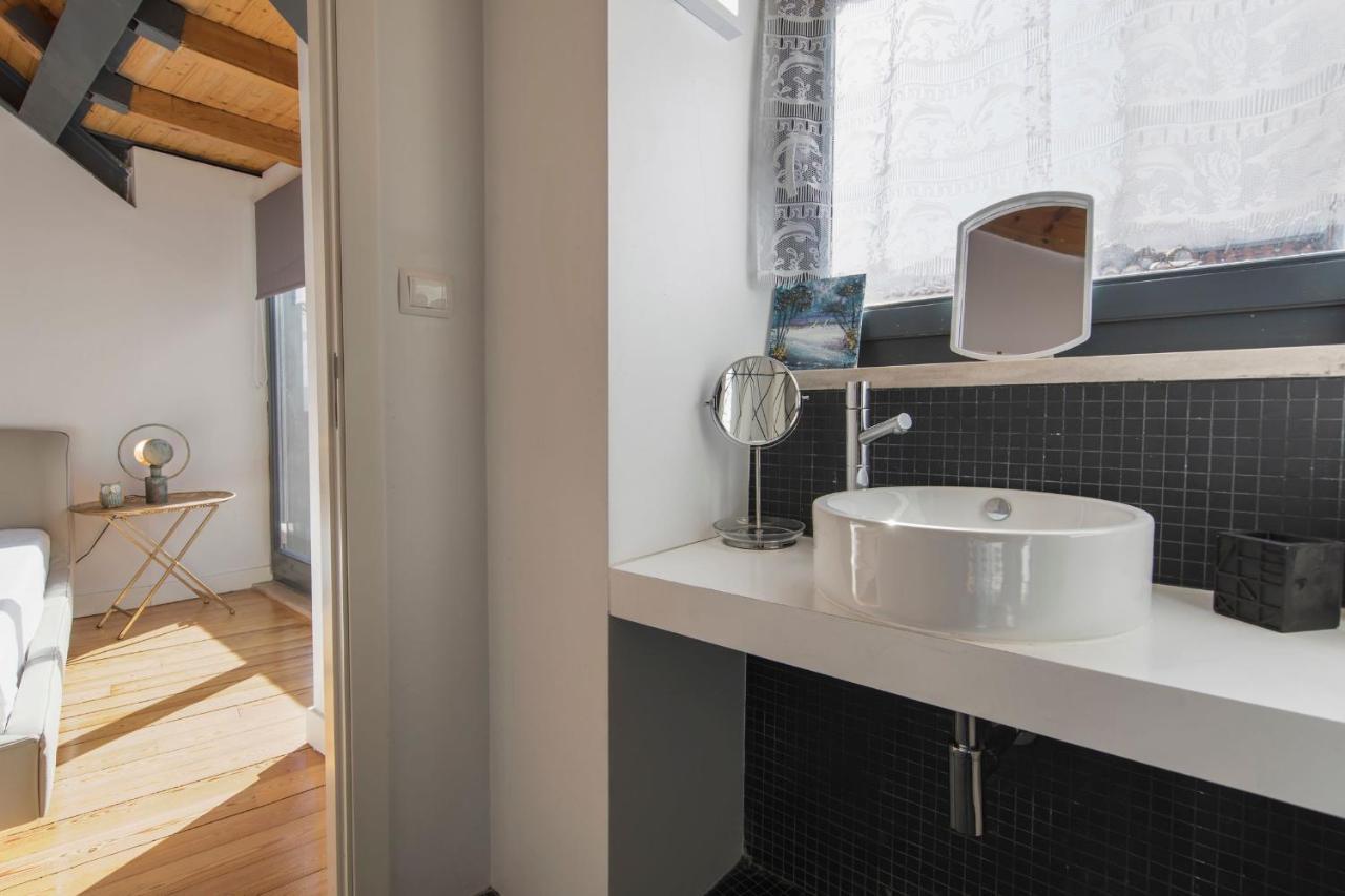 Bairro Alto Stunning Flat With Balcony By Lovelystay Lisbona Esterno foto
